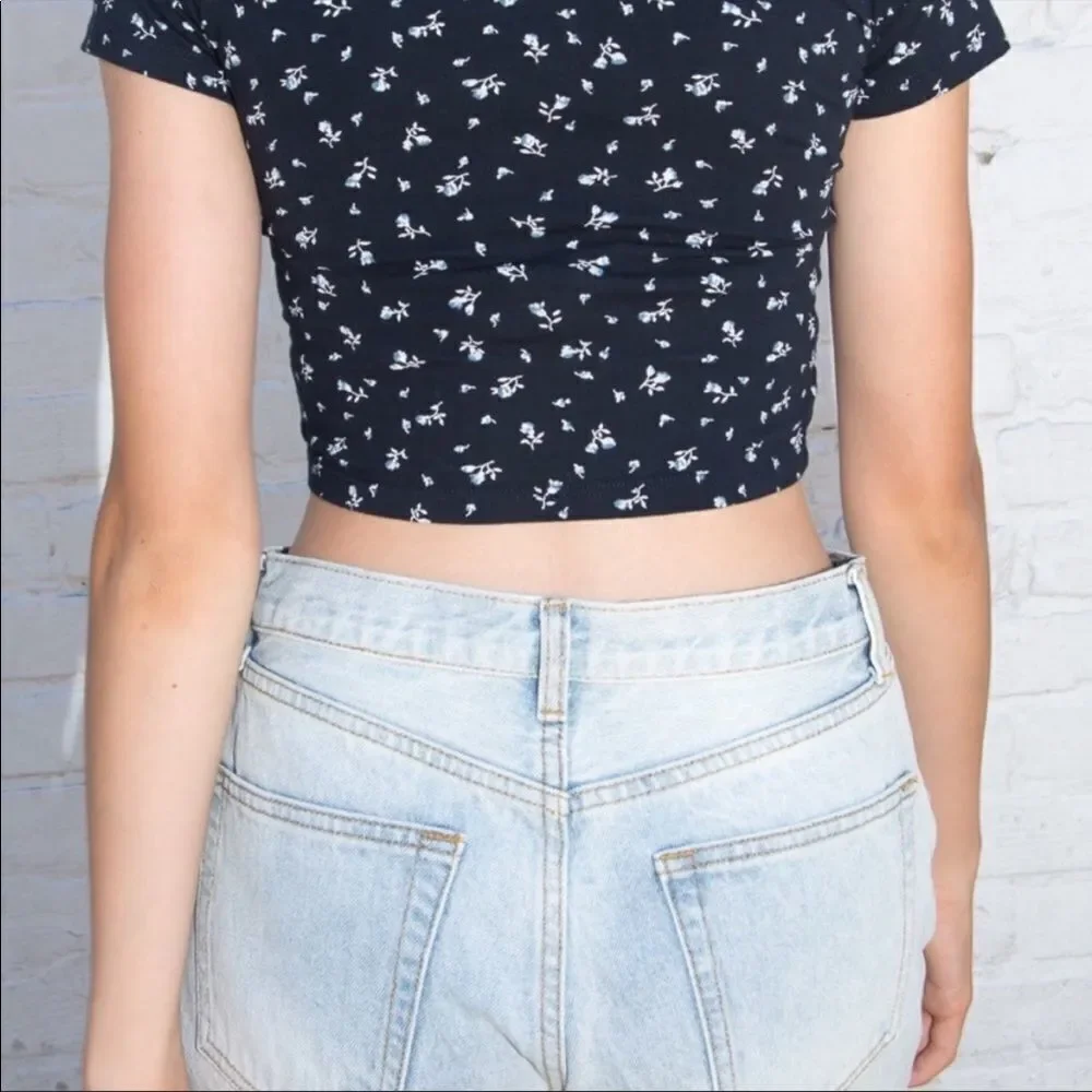 Brandy Melville Floral Amara‎ Crop Top OS Black Small medium - Picture 2 of 7